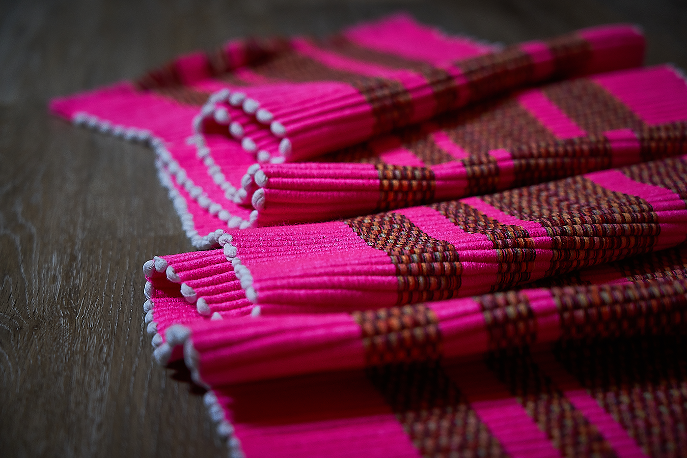 Bounty Kitchenware: Pink Table Runner